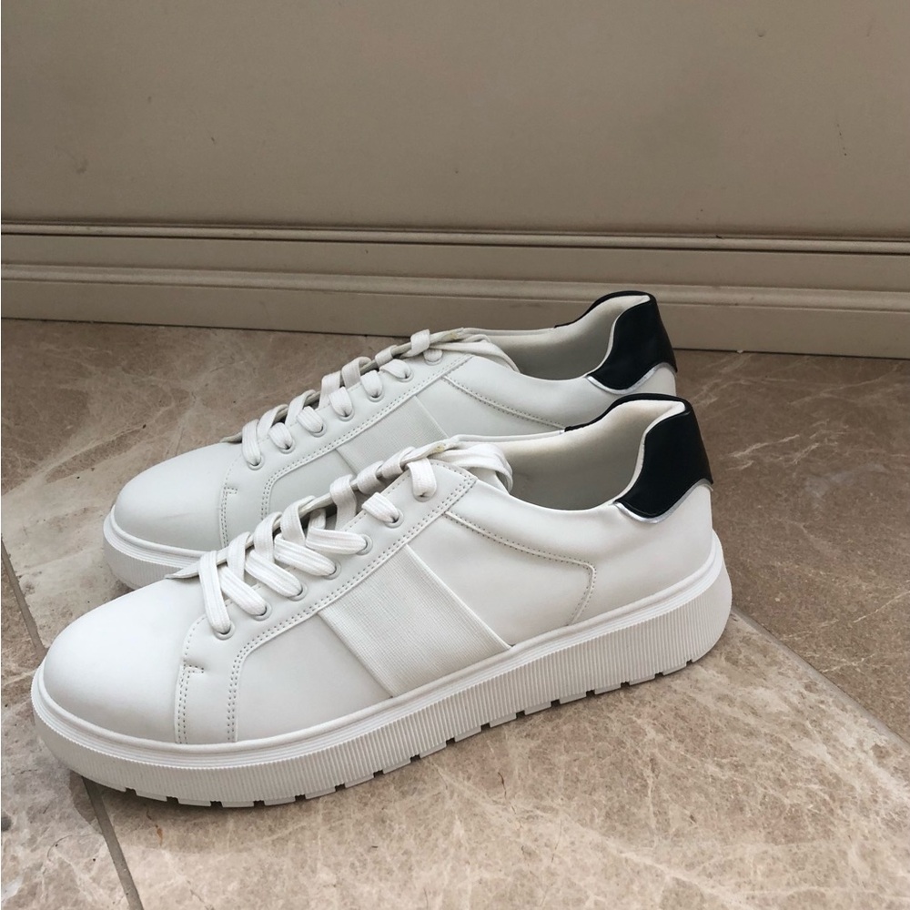 New Aldo White Platform Sole Sneaker